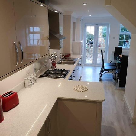 Guildford Town House Vila Exterior foto