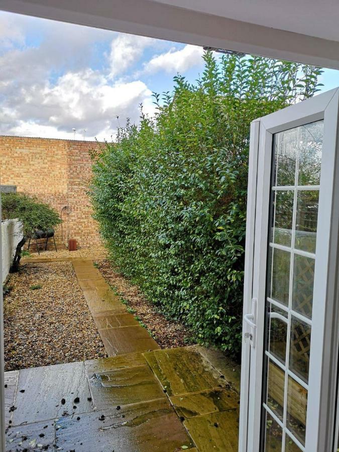 Guildford Town House Vila Exterior foto