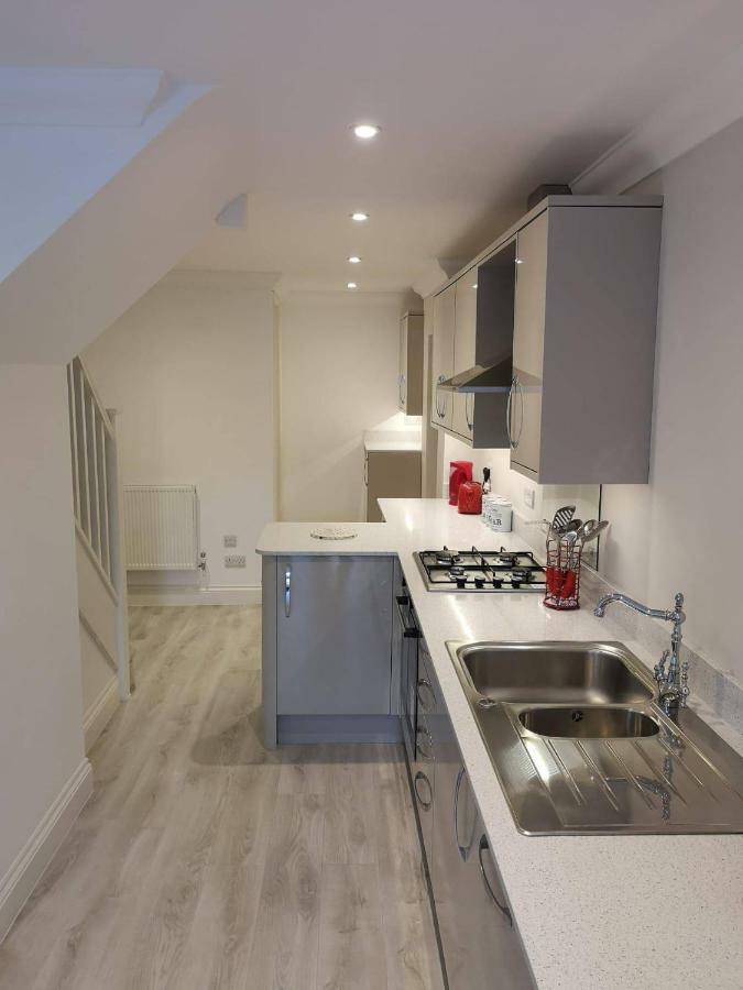 Guildford Town House Vila Exterior foto